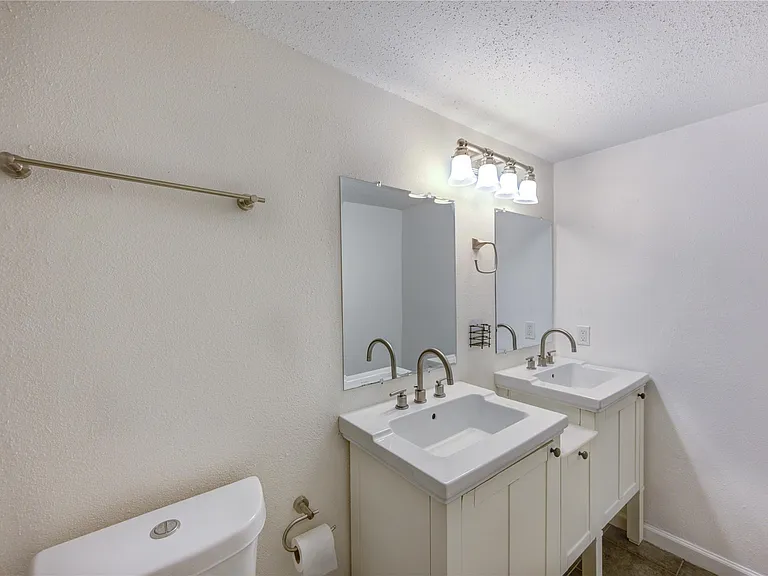 2120 Wilcrest Dr #226 — Photo 35