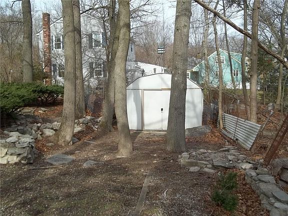 5th image of 23 Woodland Ave