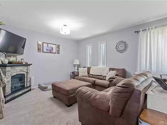 5th image of 115 Woodfield Pl