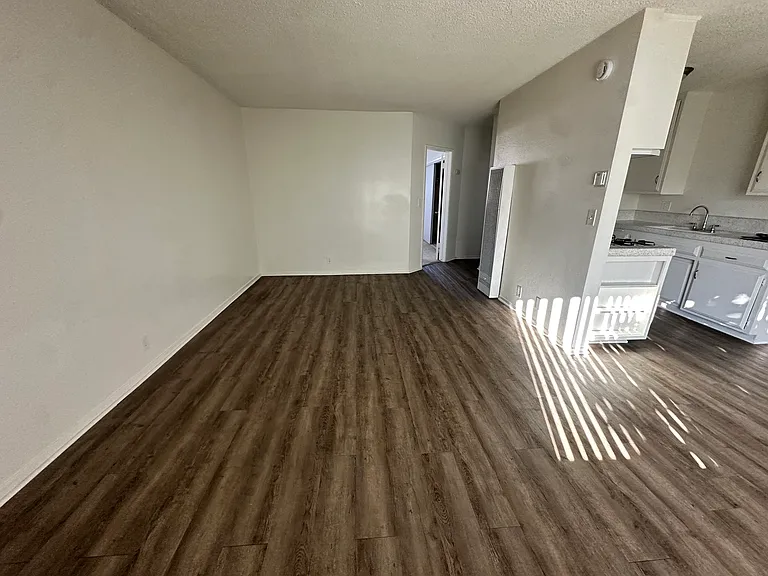 Pampas Lane Apartments — Photo 5