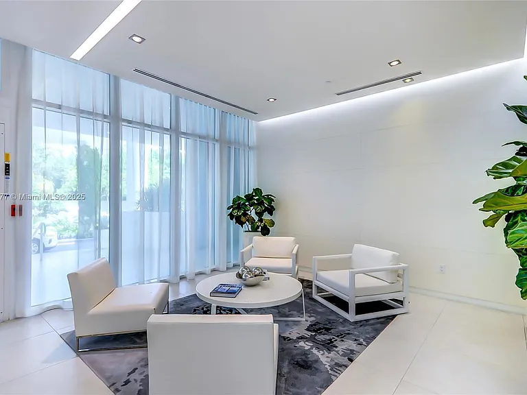 4250 Biscayne Blvd #918 — Photo 34