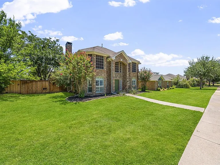 4216 Mulberry Dr — Photo 3