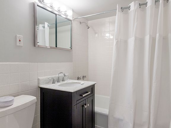 3rd image of 100 W 57th St #3A