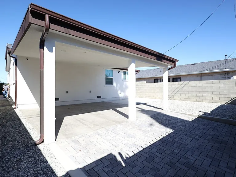 1308 E M St — Photo 18