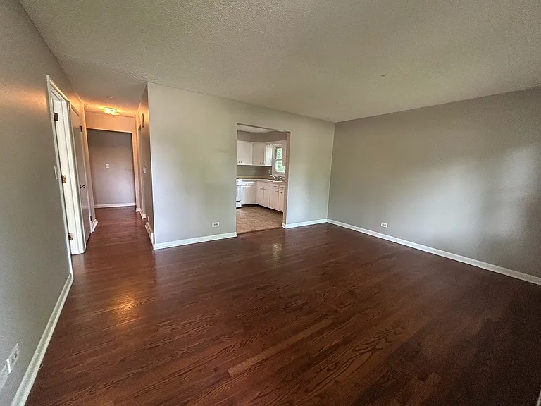 1716 Maple Ln — Photo 2