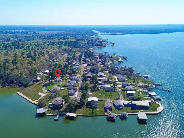 323 Lake Livingston Dr, Livingston, TX 77351