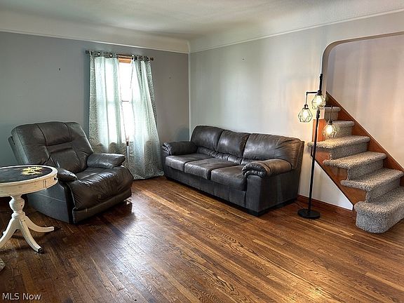 5th image of 11120 Danbury Ave