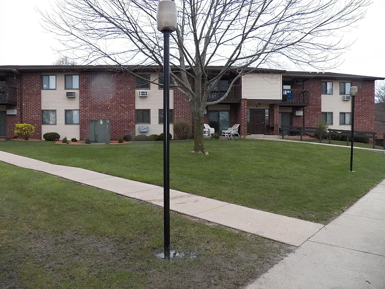 816 S Park Ave #2D — Photo 2