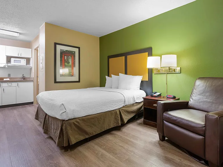 Studio Suite - 1 Queen Bed