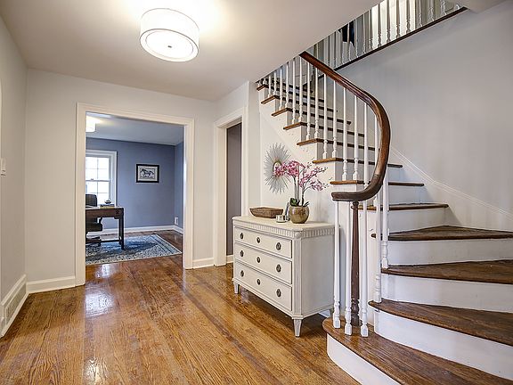 3rd image of 397 Thornden St