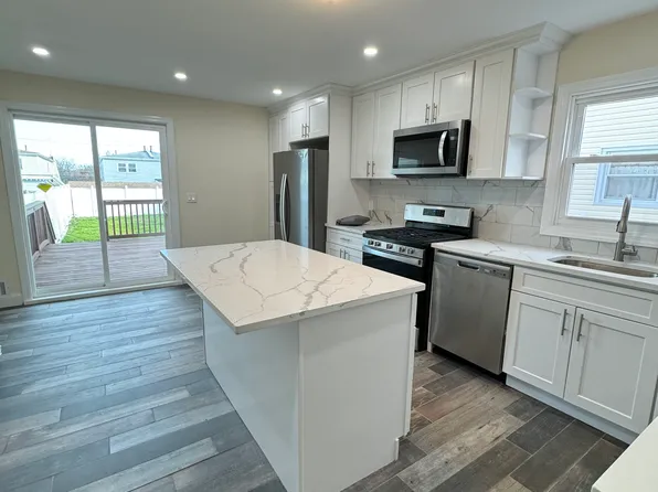 51 Longdale St, Staten Island, NY 10314