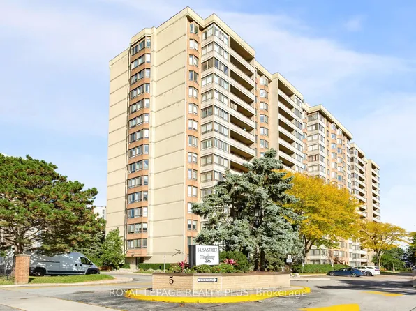 5 Lisa St #803, Brampton, ON L6T 4T4