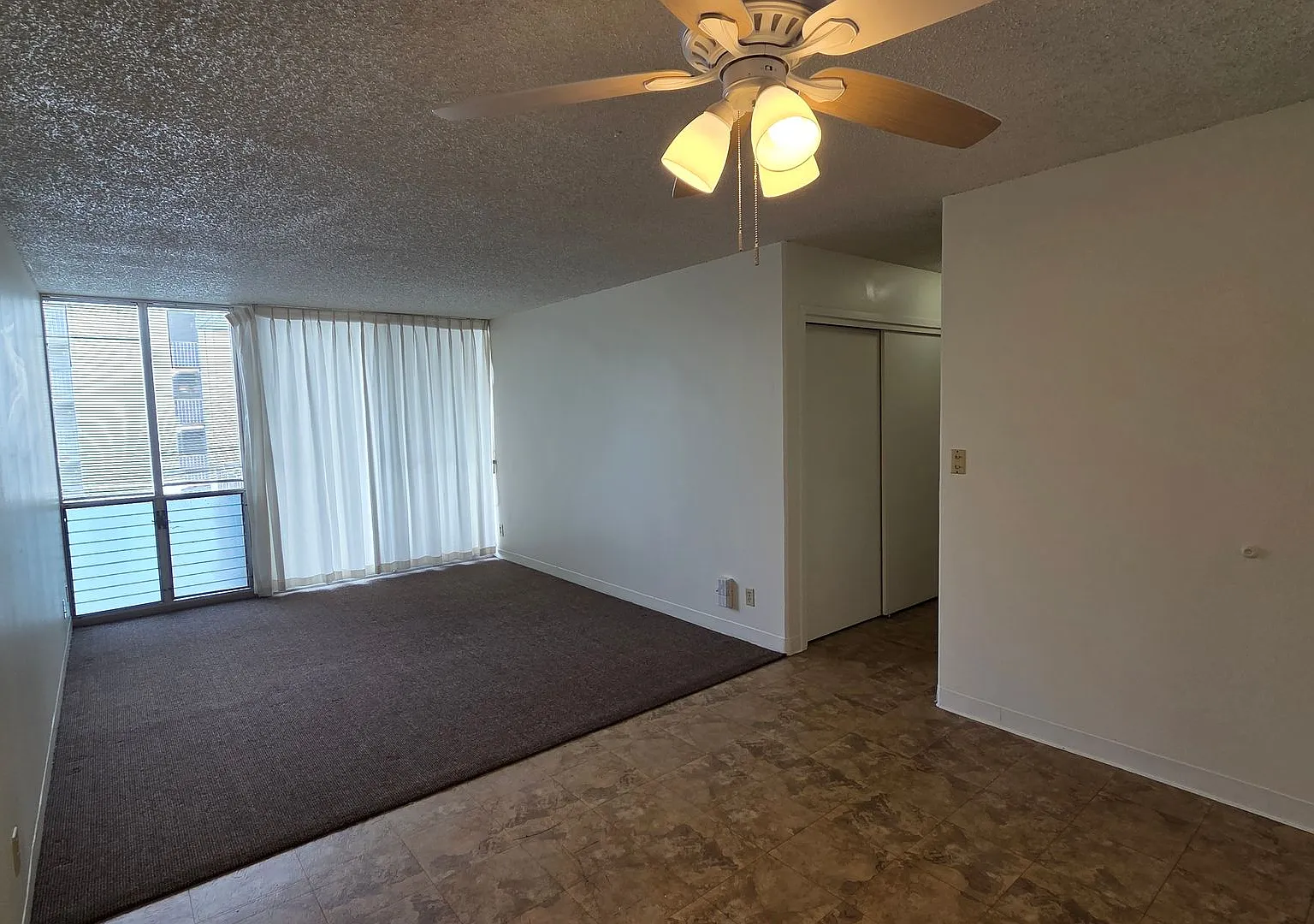 Recently Remolded Woodwinds 2 Bedroom Condo with 1 parking stall — Photo 1