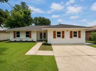 1110 Dunstan Rd, Pasadena, TX 77502