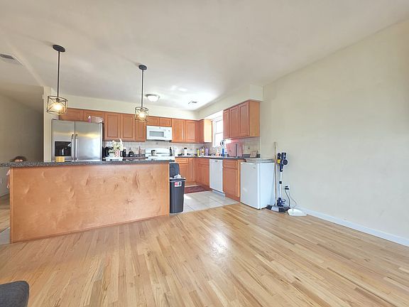 2nd image of 87 Garden St Floor 2