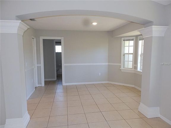 4th image of 2830 Queen Palm Dr