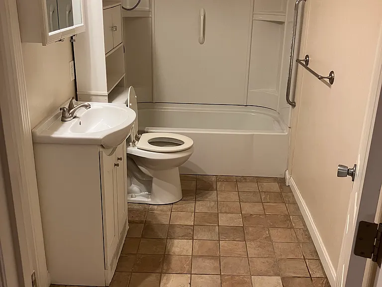 Post Rd — Photo 8