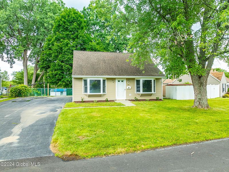4th image of 44 Bailey Avenue