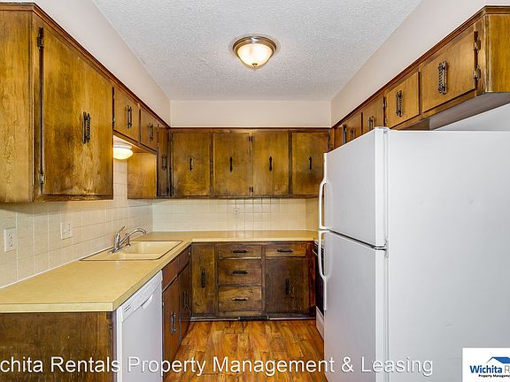 4th image of 2035 S White Oak Dr