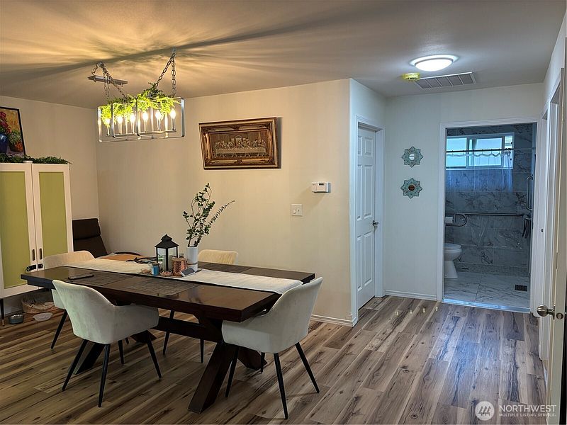 5th image of 834 Village Way