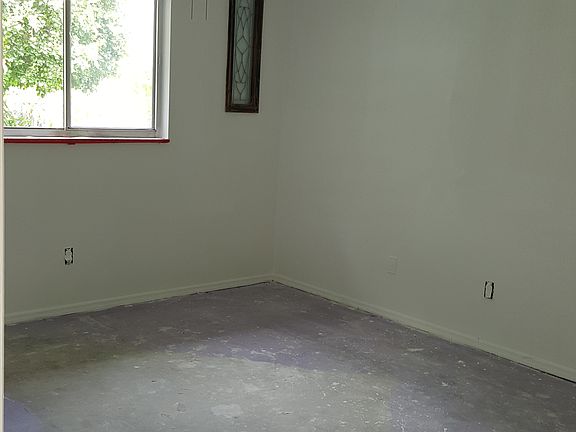 5th image of 205 SW 38th St