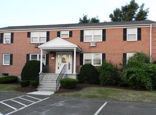49 Brewster Rd APT B, Glastonbury, CT 06033