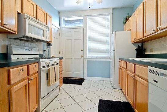 3rd image of 3616 W Ainslie St APT 2