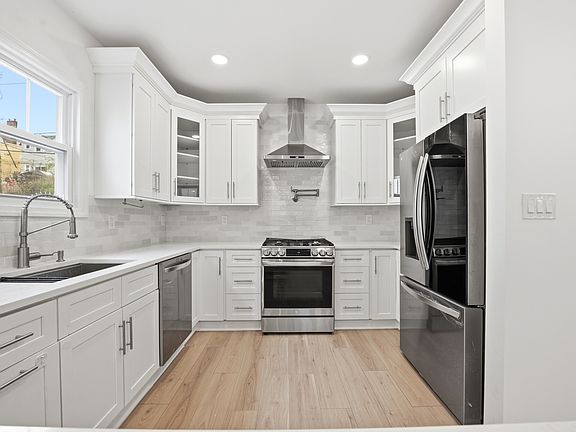3rd image of 40 Edgewood Rd