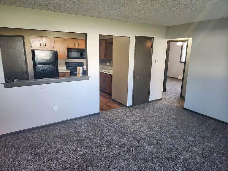 450 Laurel St — Photo 11