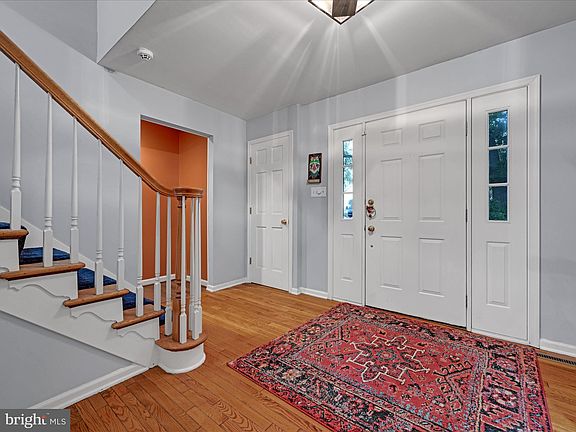 5th image of 504 W Greenway St