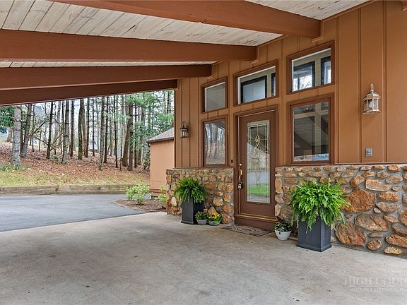 3rd image of 971 Ridge Road