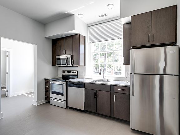 3rd image of 3003 Parkwood Ave #4k6s4fz4e