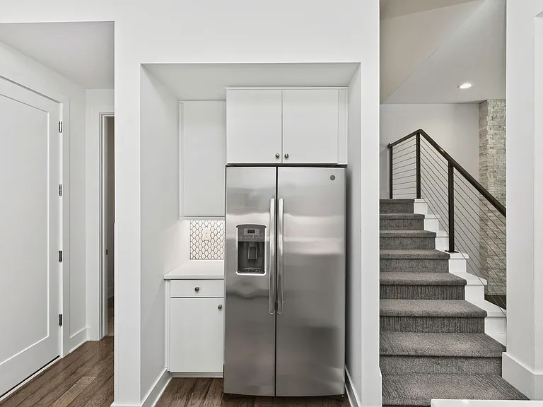 244 E Center St — Photo 15