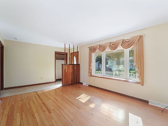 5th image of 568 Leon Dr