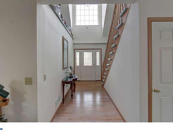 2nd image of 86 Comanche Cir