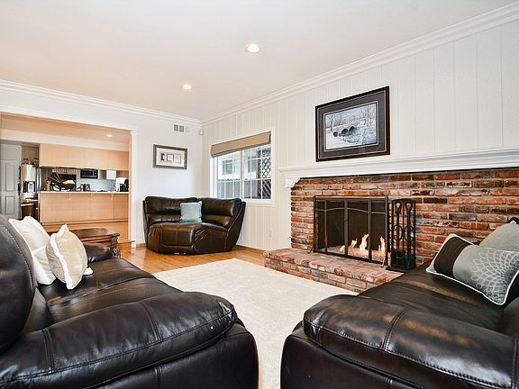 2nd image of 21305 Providencia St