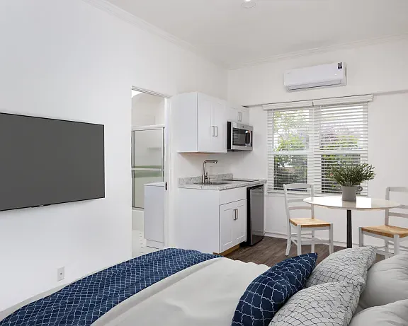 132 S Bedford Dr #103 — Photo 1