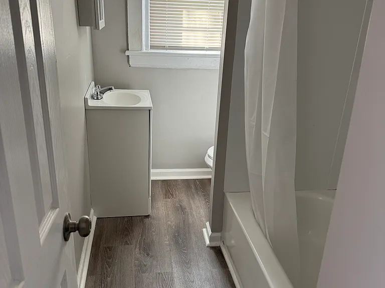 247 2nd St #1 — Photo 9
