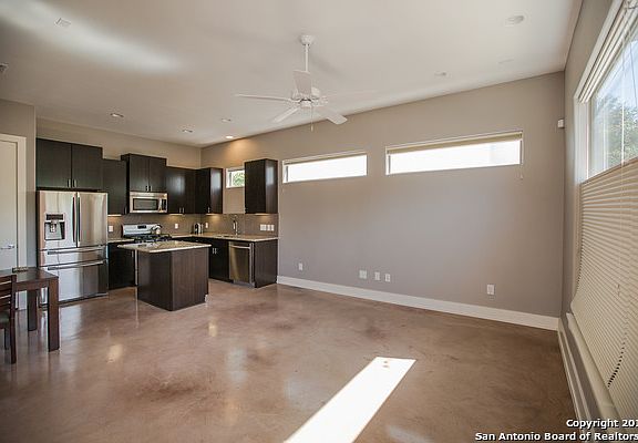 5th image of 258 E Cevallos St