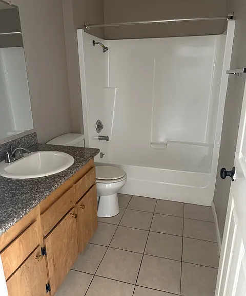 Evergreen Park Apartments — Photo 9