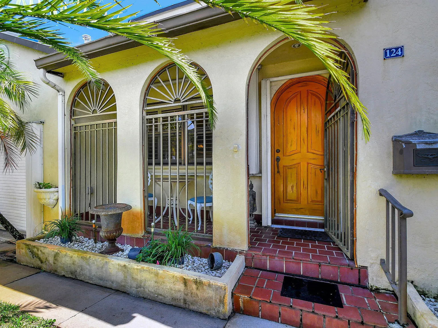 2 bed, 2.0 bath, 1220 sqft, $4,000 — Photo 4
