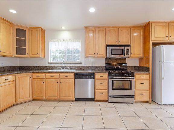 5th image of 22306 Saticoy St