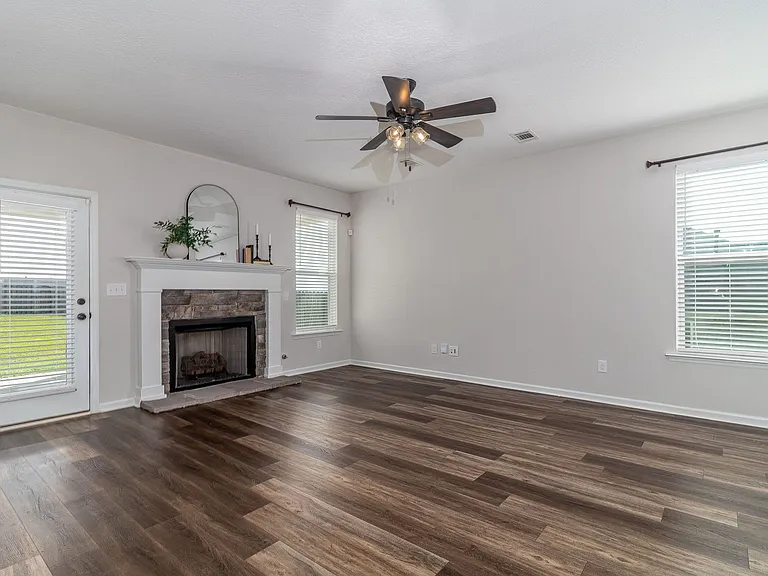 4831 Fairmont Dr — Photo 9