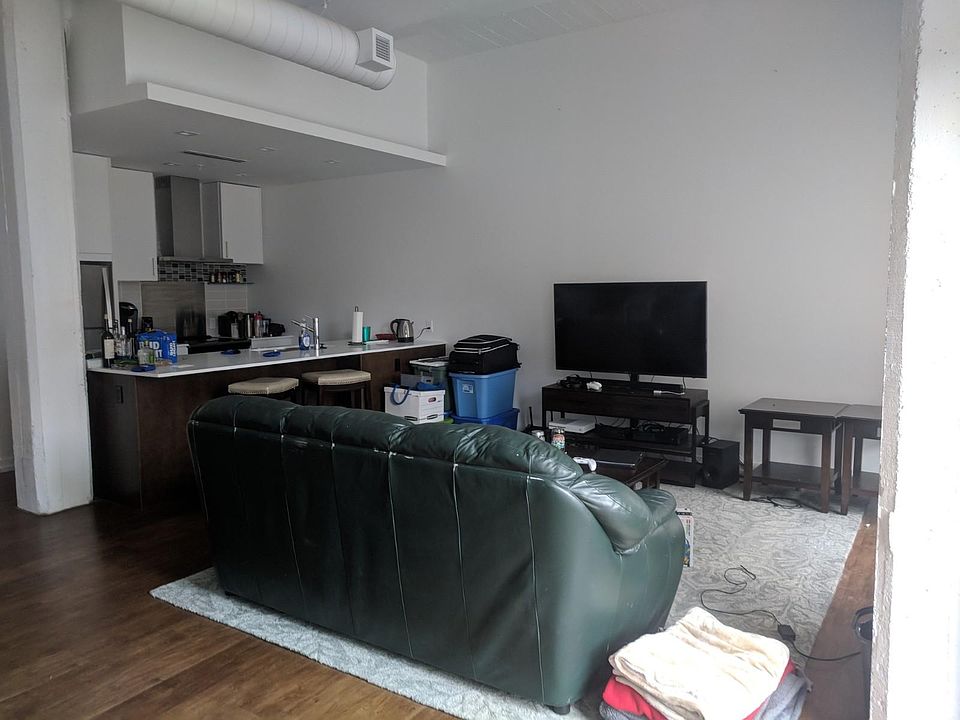 1st image of 725 Johnson Ct APT 319