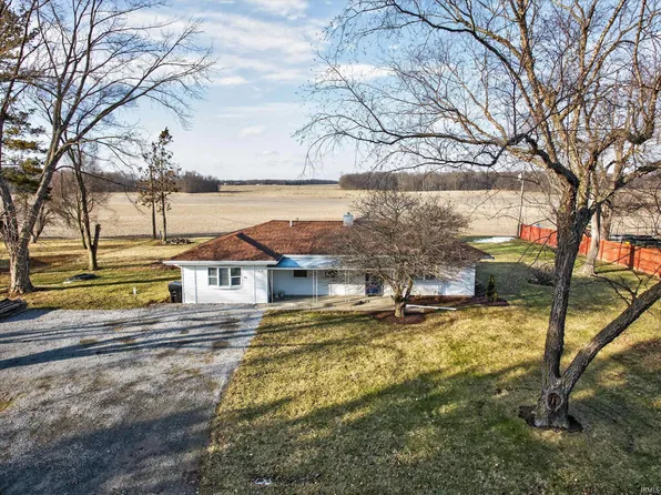 1439 Logan St, Auburn, IN 46706
