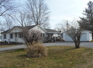 702 Birchwood Ave, Flora, IL 62839