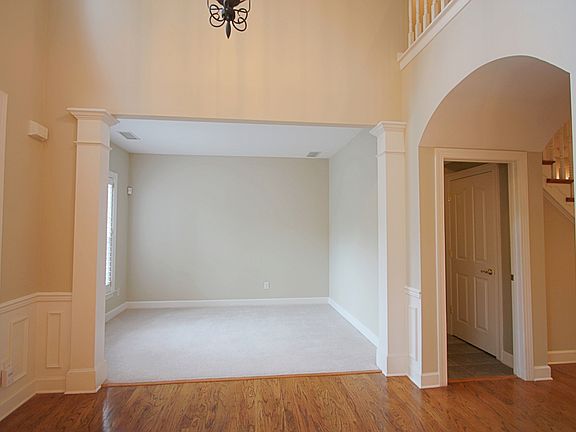 3rd image of 718 Treverton Dr
