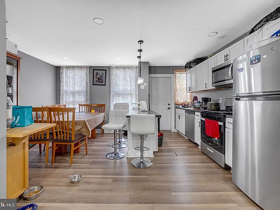 4th image of 2619 Robb St