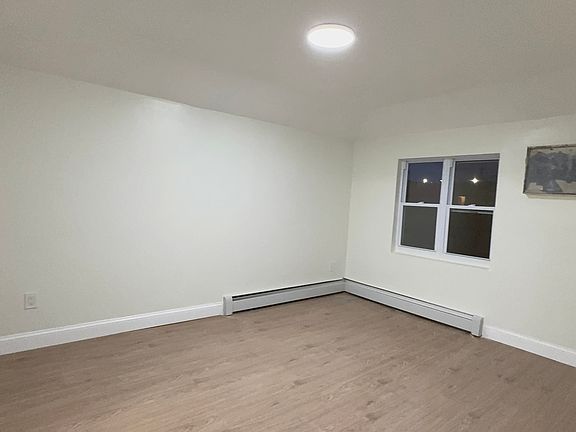 3rd image of 4521 Robinson St Floor 1