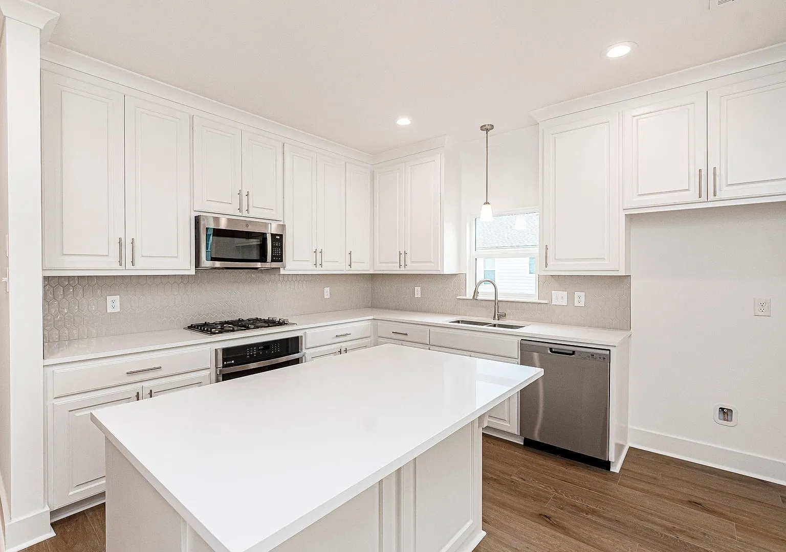 4 Bedroom Home New Construction In Central. — Photo 3